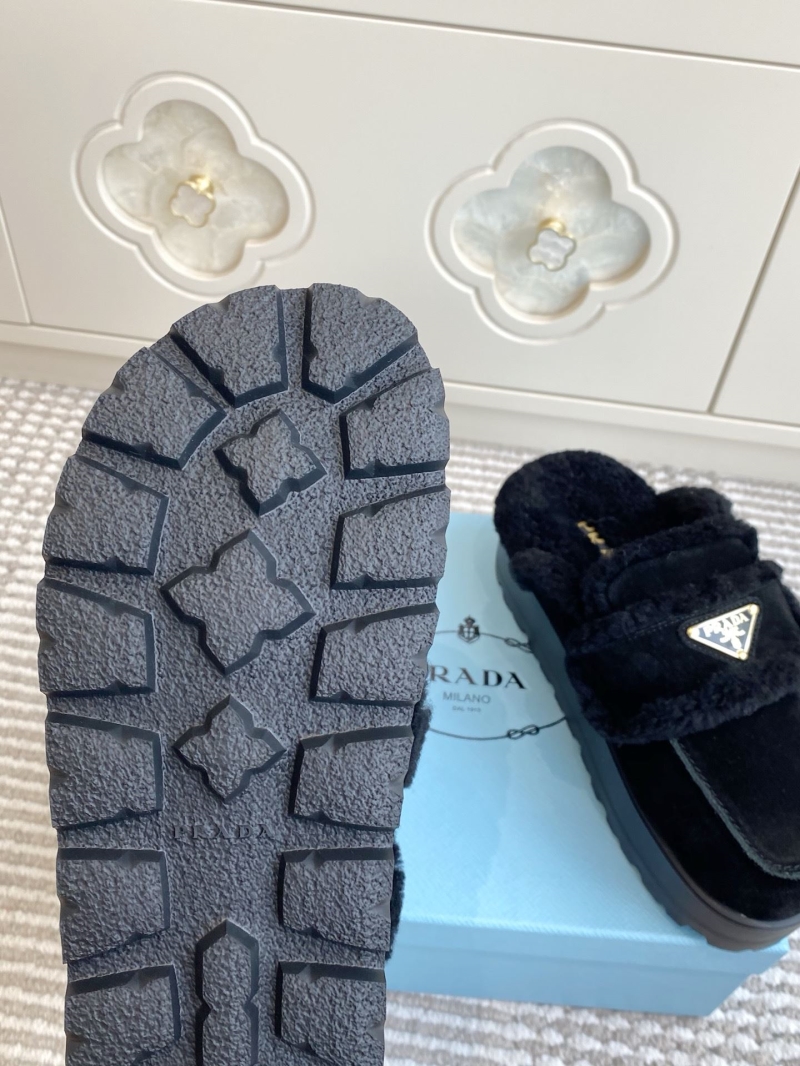 Pra*a slippers